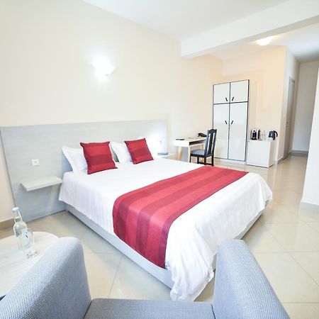 Lova Hotel Antananarivo Bagian luar foto