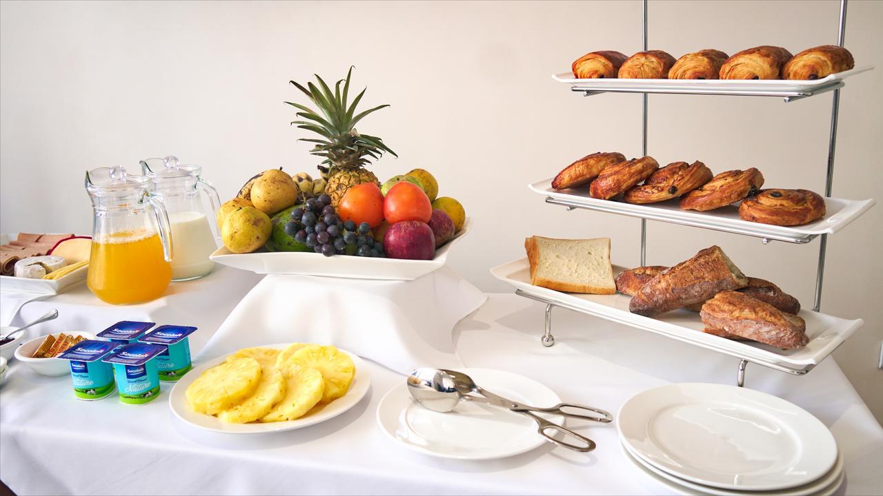 Lova Hotel Antananarivo Bagian luar foto