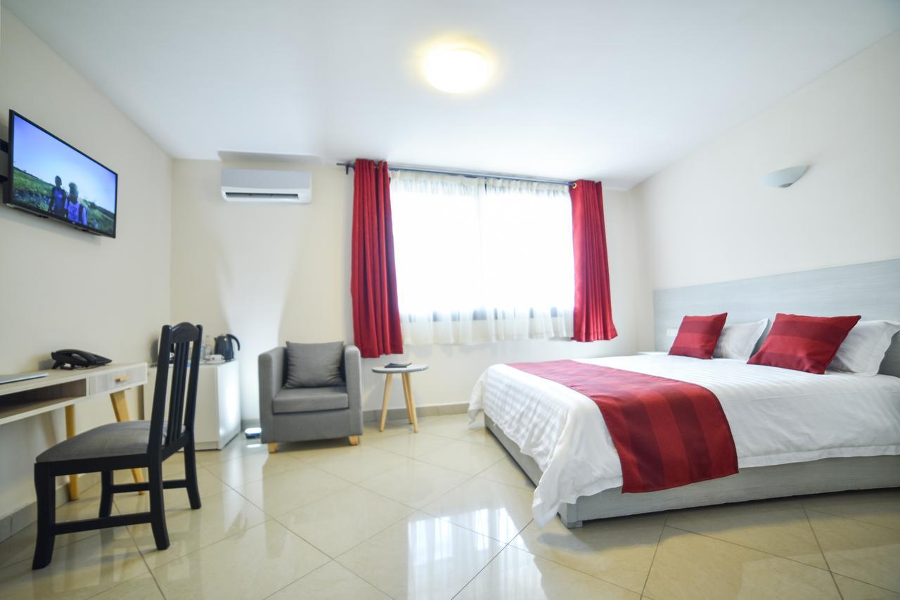 Lova Hotel Antananarivo Bagian luar foto