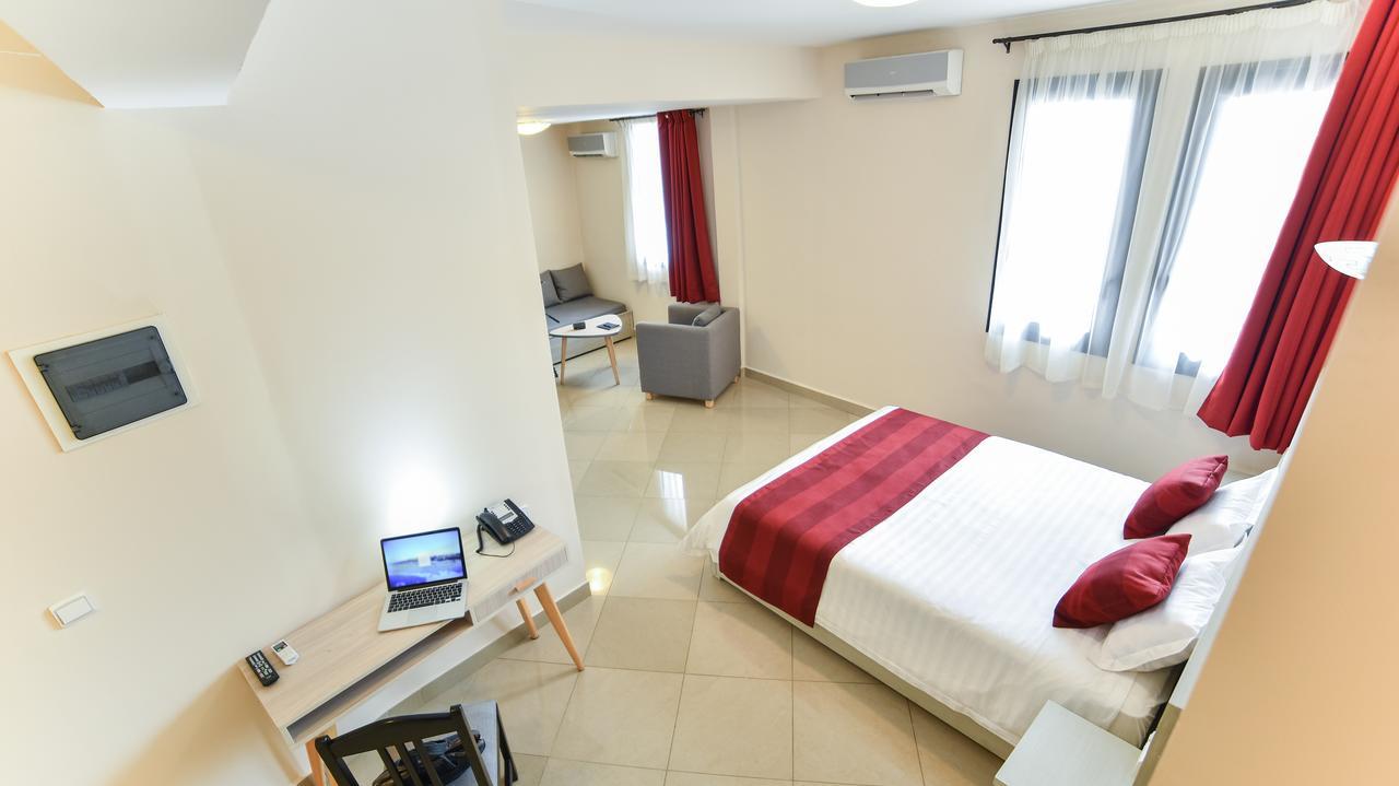 Lova Hotel Antananarivo Bagian luar foto