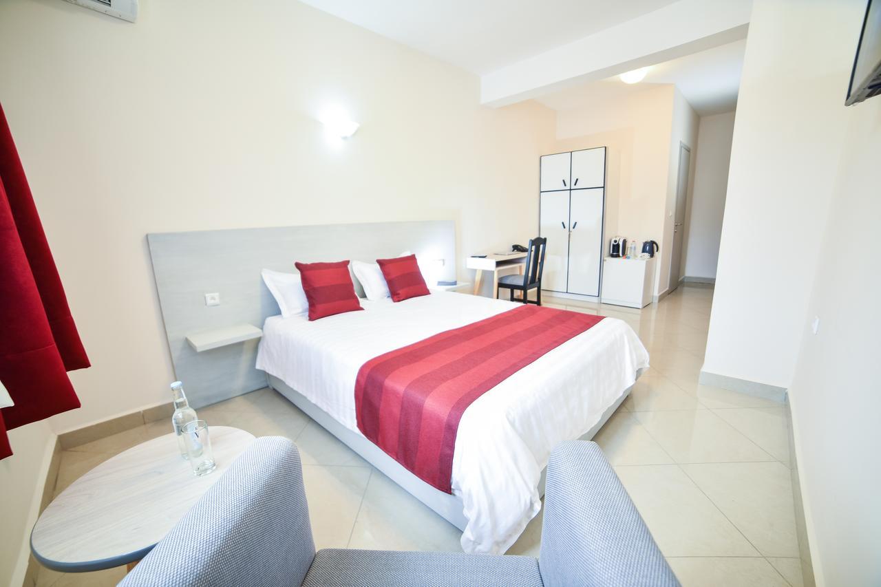 Lova Hotel Antananarivo Bagian luar foto