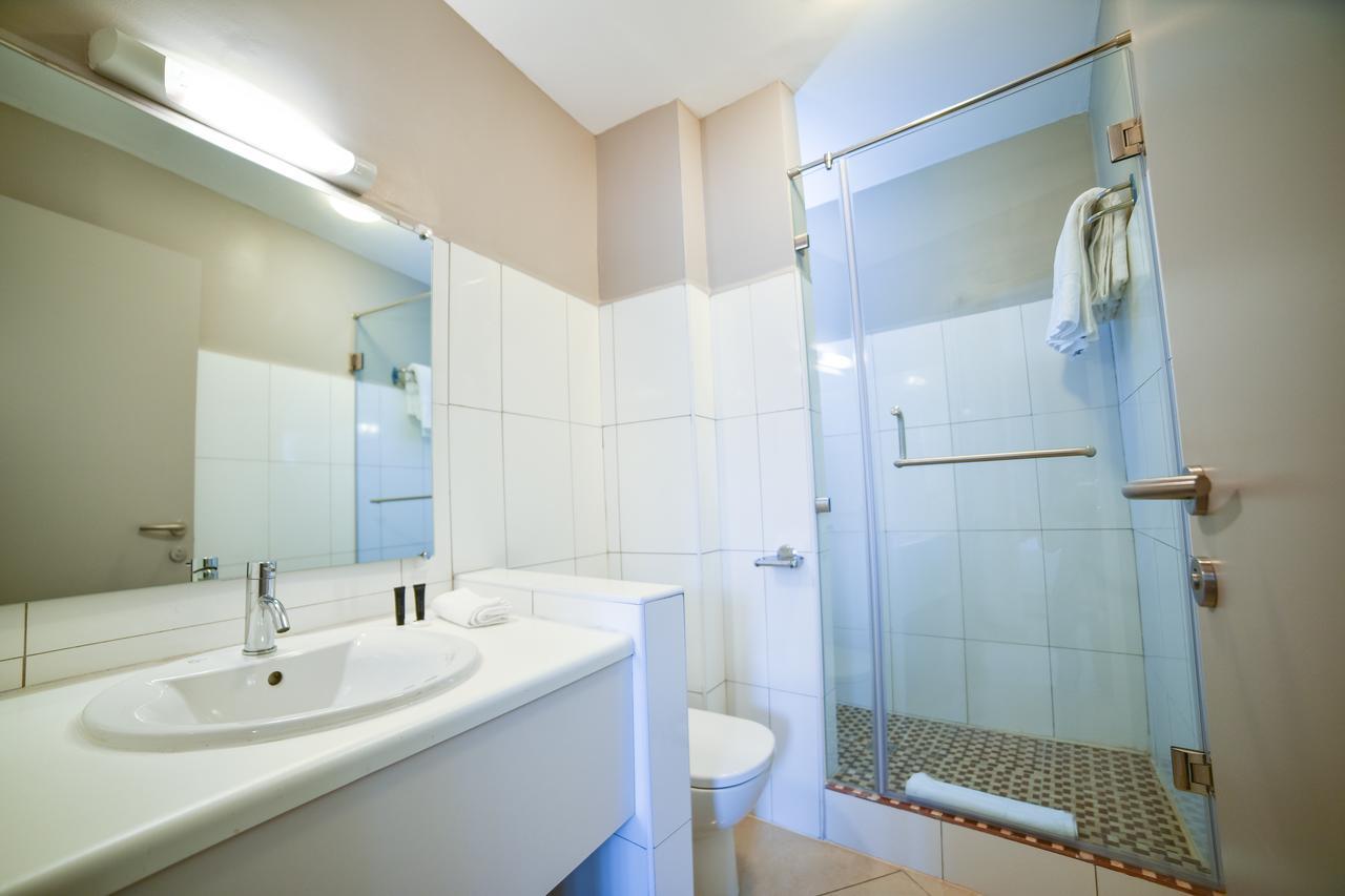 Lova Hotel Antananarivo Bagian luar foto
